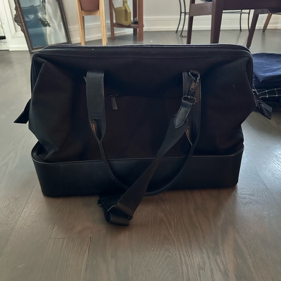Beis Weekender Bag- Full Size - Picture 2 of 5